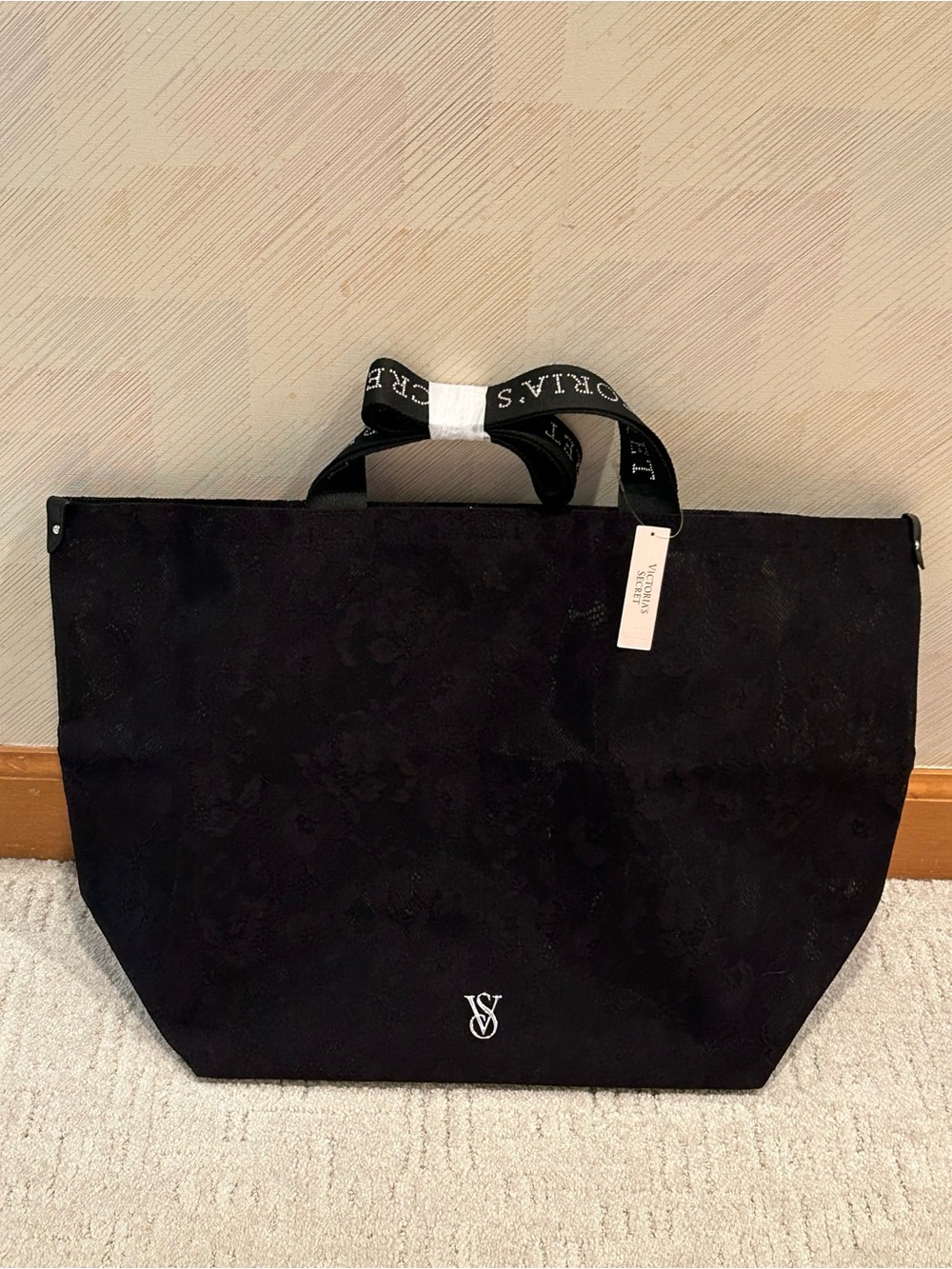 Victoria’s Secret Lace Beach Tote NWT - Picture 3 of 4